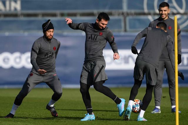 周琦31分曾凡博28+10首钢大胜福建 广东胜广州