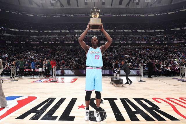 库里三节17+9+10新援22分 勇士大胜开拓者35分