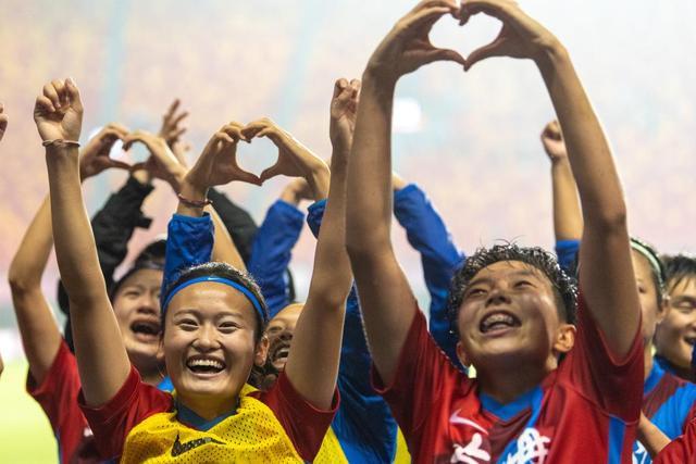 维尼修斯当选FIFA年度最佳 上个巴西人17年前卡卡